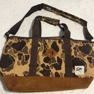 Hex Supple Drifter Camel Camo travel bag